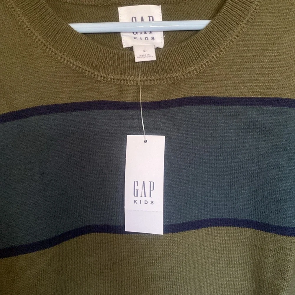 GAP sweaters size